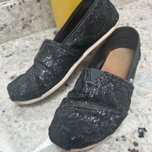 TOMS Black Sparkly Embossed Flowered Classic Vegan Flats Slip-Ons Women Size 8.5